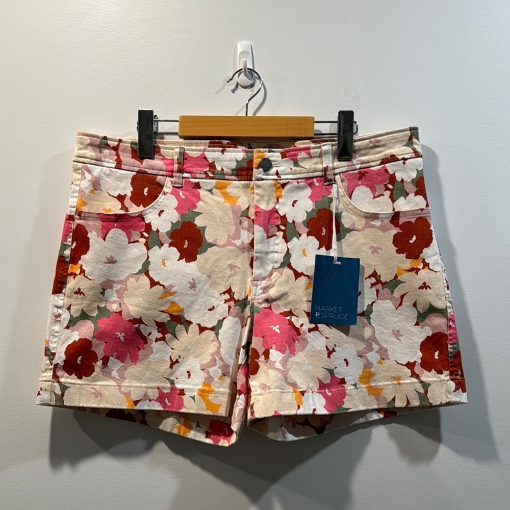 Market & Spruce Red and Pink Bermuda Shorts Floral